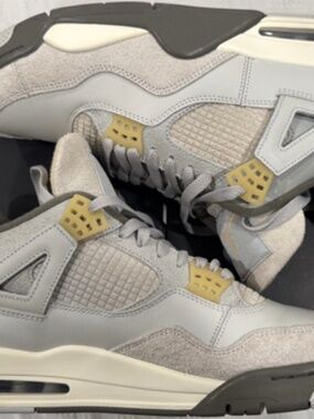 Size 11 - Air Jordan 4 Retro SE Craft Photon Dust Comes With Replacement Box